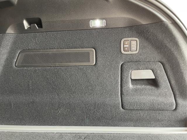 Porsche / Cayenne / Schwarz / / / Hinterachslenkung+Nachtsicht+Sitzbel&uuml;ftung