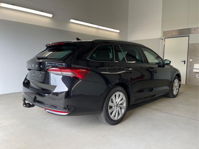 Skoda / Octavia Combi / Schwarz / / / 150 PS DSG AHK+Navi+ACC