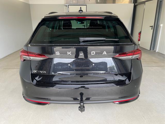 Skoda / Octavia Combi / Schwarz / / / 150 PS DSG AHK+Navi+ACC