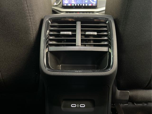 Skoda / Octavia Combi / Schwarz / / / 150 PS DSG AHK+Navi+ACC