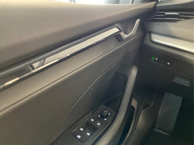 Skoda / Octavia Combi / Blau / / / 150 PS DSG AHK+Navi+ACC
