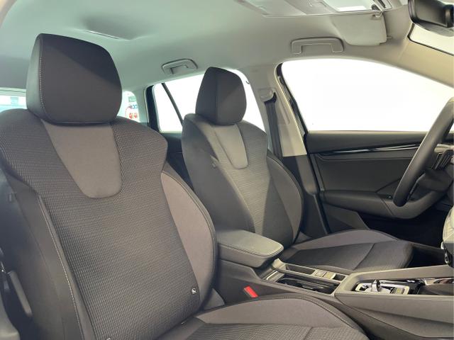 Skoda / Octavia Combi / Blau / / / 150 PS DSG AHK+Navi+ACC