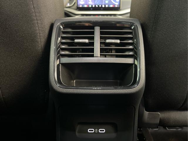 Skoda / Octavia Combi / Blau / / / 150 PS DSG AHK+Navi+ACC