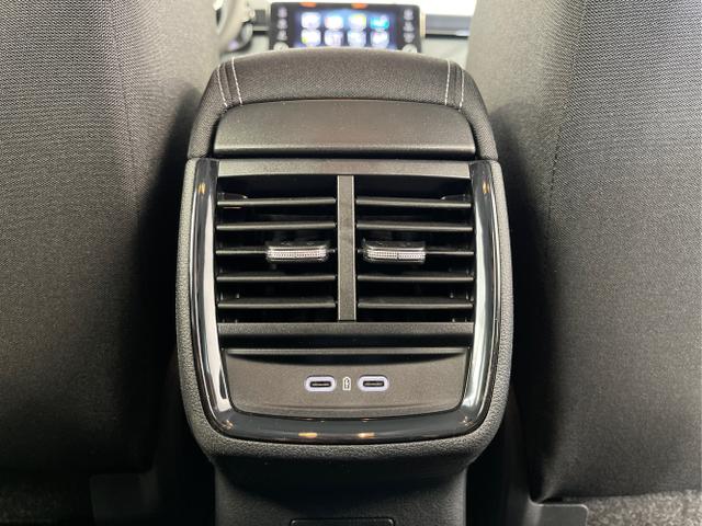 Skoda / Scala / Weiß / / / 115PS DSG AHK+App-Connect