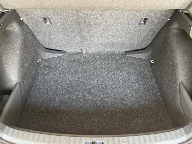 Skoda / Scala / Weiß / / / 115PS DSG AHK+App-Connect
