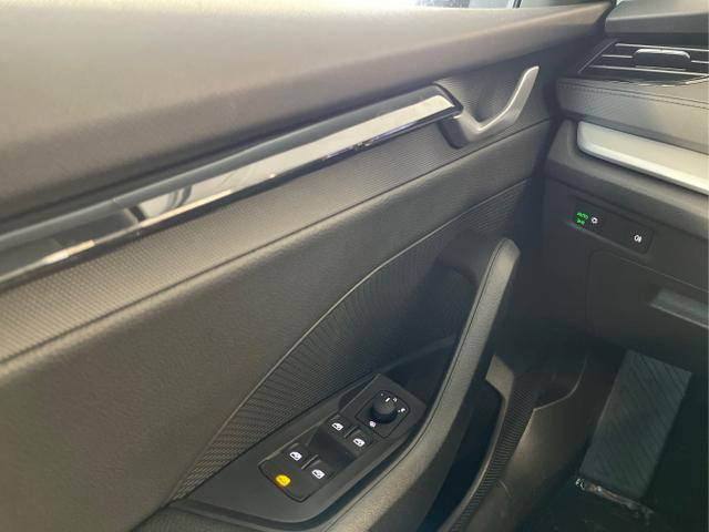 Skoda / Octavia Combi / Blau / / / DSG AHK+Sitzheizung+App Connect