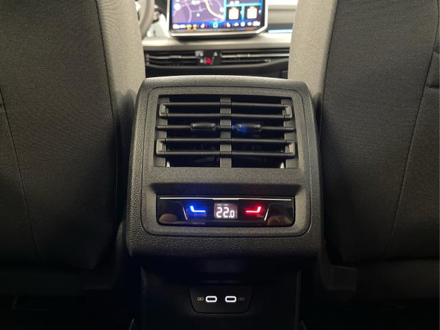 Volkswagen / Golf Variant / Schwarz / / / 150PS DSG AHK+Kessy+Navi