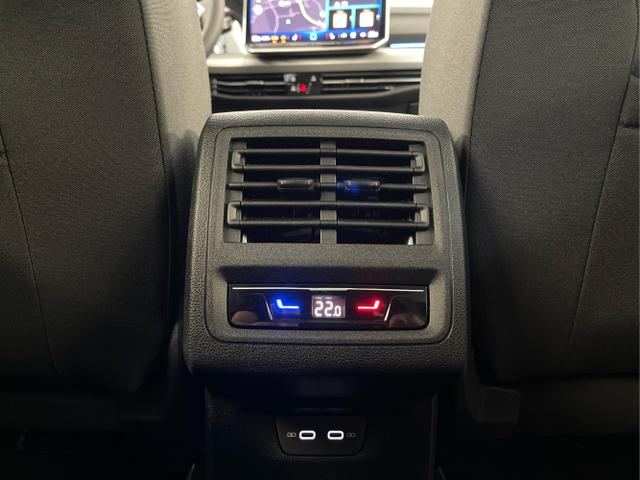 Volkswagen / Golf Variant / Silber / / / 150PS DSG AHK+Kessy+Navi