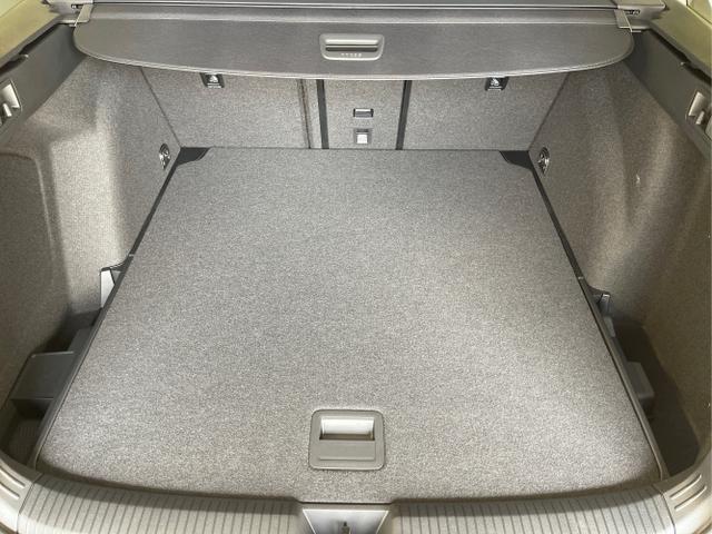 Volkswagen / Golf Variant / Silber / / / 150PS DSG AHK+Kessy+Navi