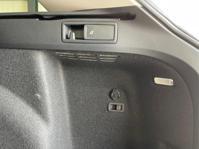 Volkswagen / Golf Variant / Silber / / / 150PS DSG AHK+Kessy+Navi