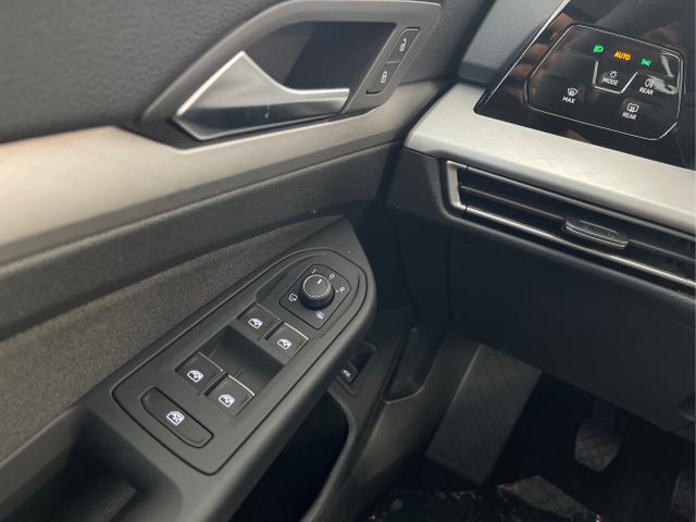 Volkswagen / Golf Variant / Schwarz / / / 150PS AHK+Navi