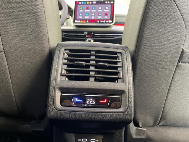 Volkswagen / Golf Variant / Schwarz / / / 150PS AHK+Navi