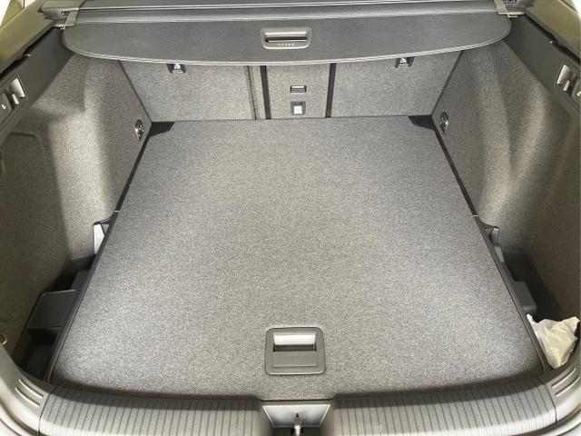 Volkswagen / Golf Variant / Schwarz / / / 150PS AHK+Navi