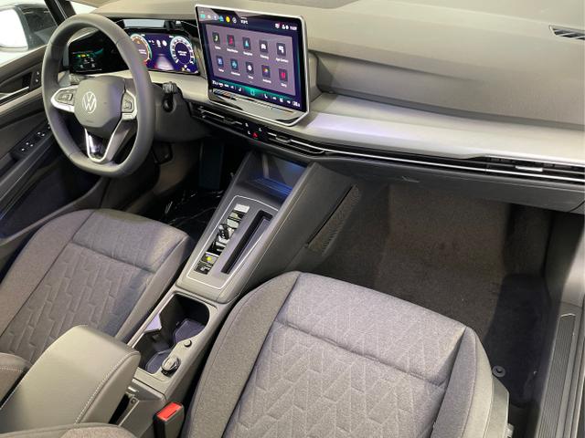 Volkswagen / Golf Variant / Schwarz / / / 150PS DSG AHK+Kessy+Navi