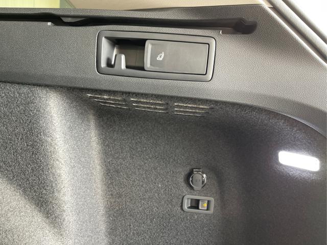 Volkswagen / Golf Variant / Schwarz / / / 150PS DSG AHK+Kessy+Navi