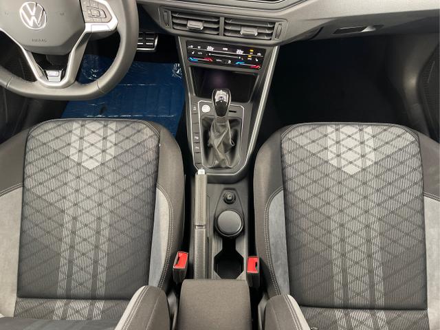 Volkswagen / Taigo / Silber / / / 115PS DSG Kessy+AHK+Navi