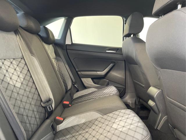 Volkswagen / Taigo / Silber / / / 115PS DSG Kessy+AHK+Navi