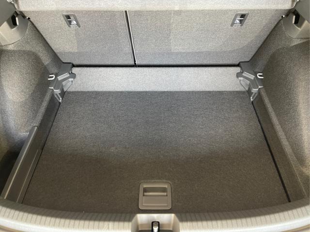 Volkswagen / Taigo / Silber / / / 115PS DSG Kessy+AHK+Navi
