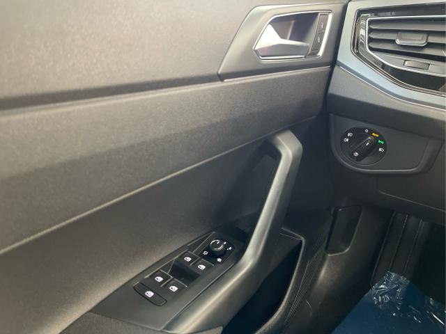 Volkswagen / Taigo / Grau / / / 115PS DSG Kessy+AHK+Navi