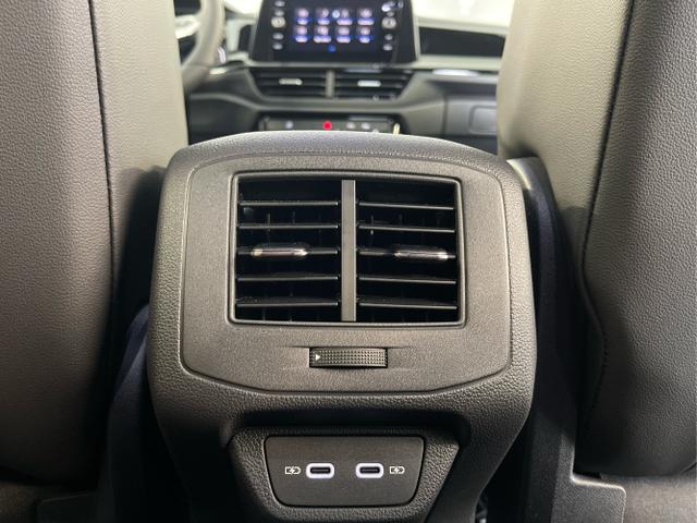 Volkswagen / T-Roc / Weiß / / / 150PS DSG AHK+Black Style