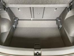 Volkswagen T-Roc R-Line 150PS DSG Black+AHK+Matrix+Navi 