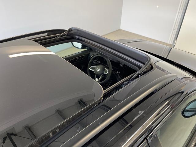 Volkswagen / T-Roc / Schwarz / / / 190PS DSG 4Motion Pano+AHK