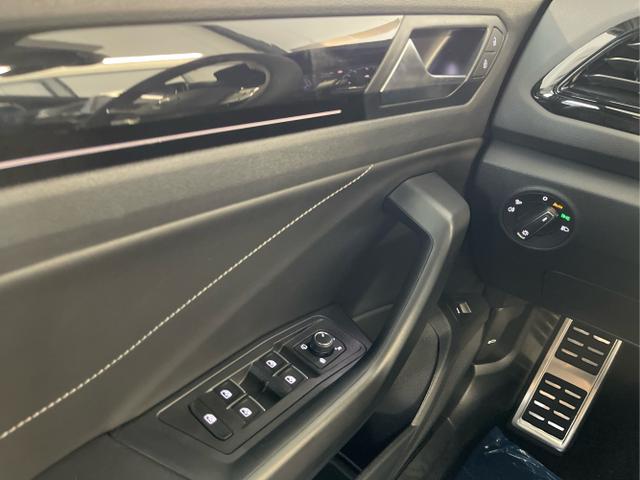 Volkswagen / T-Roc / Schwarz / / / 190PS DSG 4Motion Pano+AHK