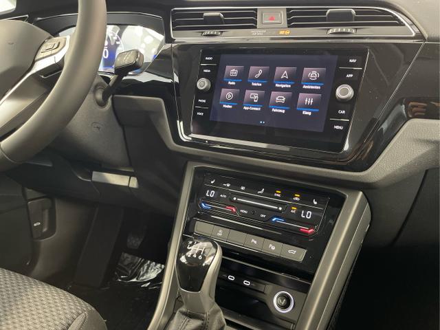 Volkswagen / Touran / Blau / / / 150PS IQ.Light+7 Sitze+Kessy