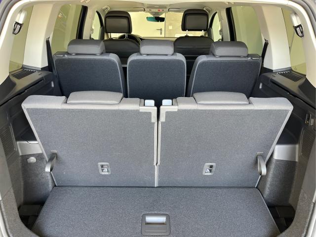 Volkswagen / Touran / Blau / / / 150PS IQ.Light+7 Sitze+Kessy