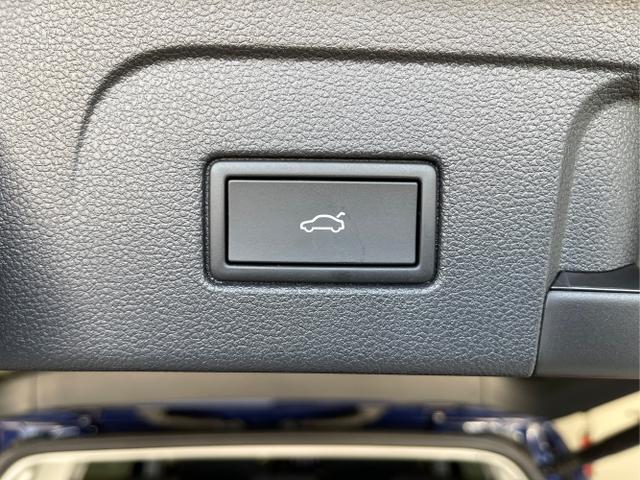 Volkswagen / Touran / Blau / / / 150PS IQ.Light+7 Sitze+Kessy