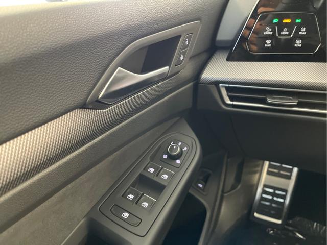 Volkswagen / Golf Variant / Silber / / / 150PS DSG+Black Style+AHK
