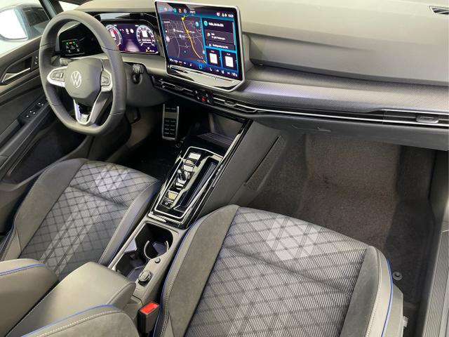 Volkswagen / Golf Variant / Silber / / / 150PS DSG+Black Style+AHK
