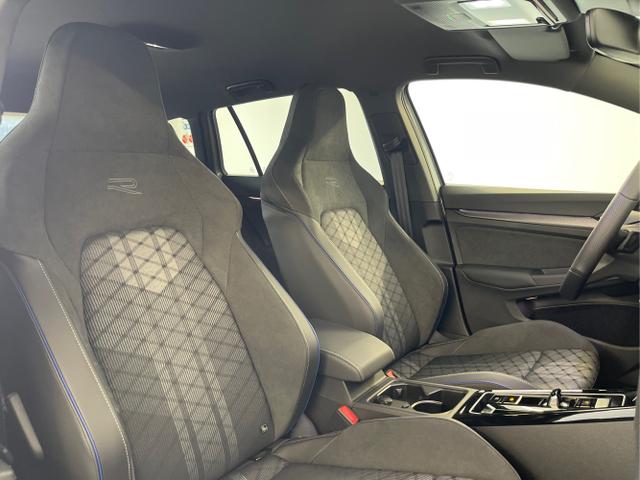 Volkswagen / Golf Variant / Silber / / / 150PS DSG+Black Style+AHK