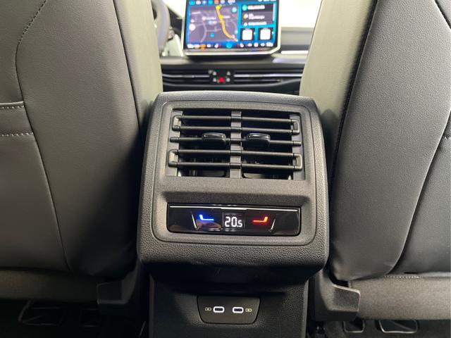 Volkswagen / Golf Variant / Silber / / / 150PS DSG+Black Style+AHK