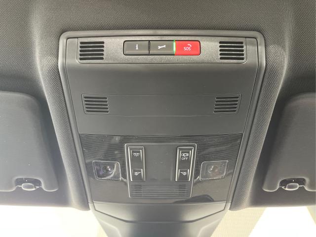 Volkswagen / T-Cross / Schwarz / / / 150PS Navi+AHK