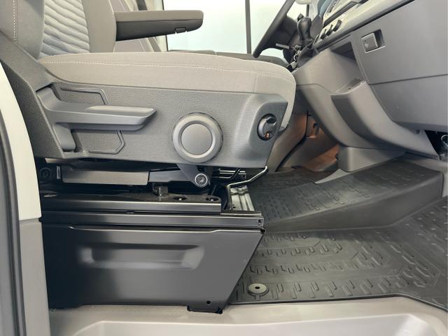 Volkswagen / Grand California / Weiß / / / Solar + Markise + Satelliten + Alarm