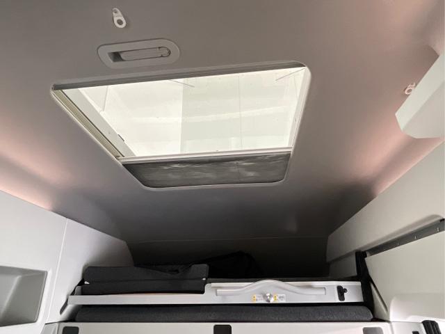 Volkswagen / Grand California / Weiß / / / Solar + Markise + Satelliten + Alarm