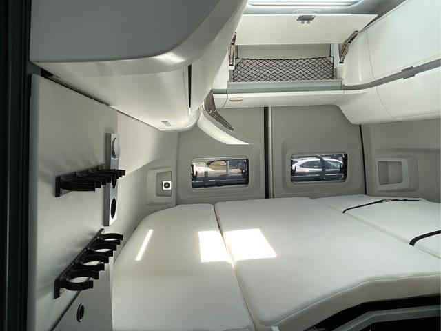 Volkswagen / Grand California / Weiß / / / Solar + Markise + Satelliten + Alarm