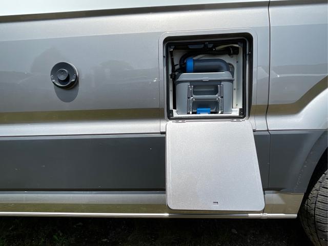 Volkswagen / Grand California / Weiß / / / Solar + Markise + Satelliten + Alarm