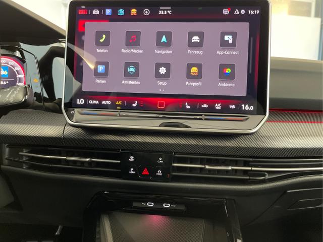 Volkswagen / Golf Variant / Grau / / / 150PS DSG+Black Style+AHK