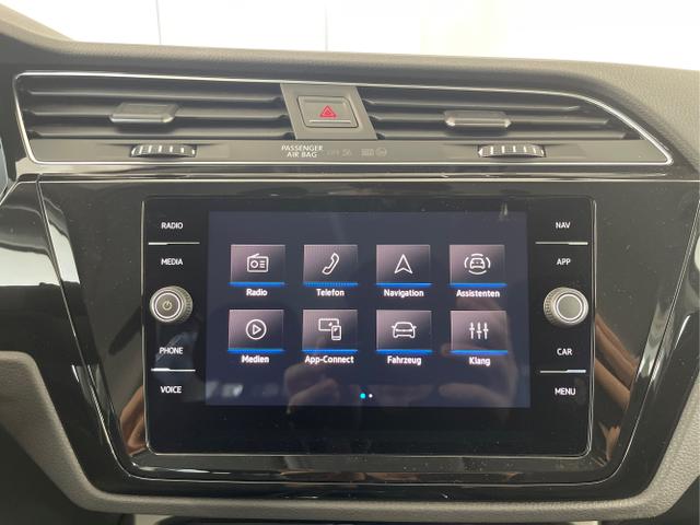 Volkswagen / Touran / Schwarz / / / 7Si+IQ.Light+AHK+Kessy+Cam