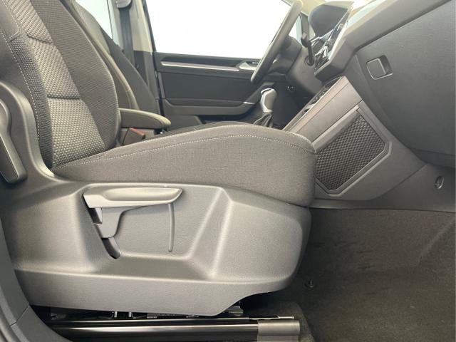 Volkswagen / Touran / Schwarz / / / 7Si+IQ.Light+AHK+Kessy+Cam