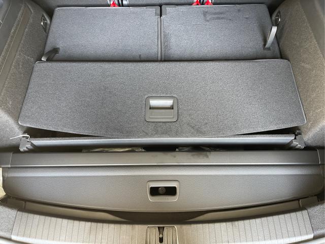 Volkswagen / Touran / Schwarz / / / 7Si+IQ.Light+AHK+Kessy+Cam