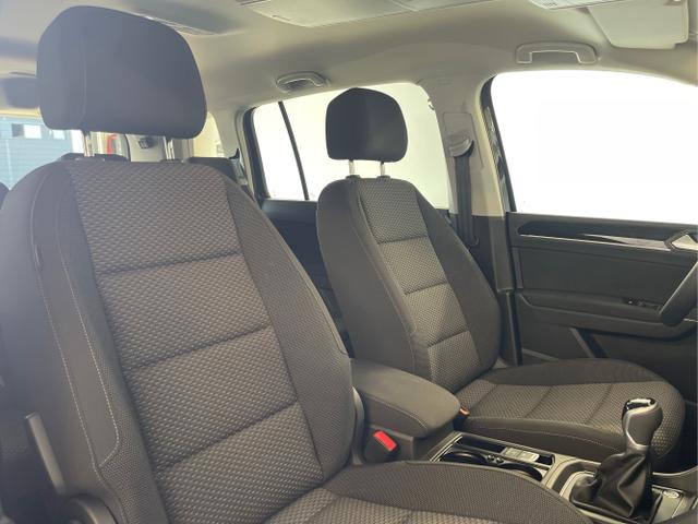 Volkswagen / Touran / Grau / / / 7Si+IQ.Light+TrailerAss+Cam
