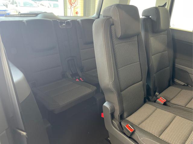 Volkswagen / Touran / Grau / / / 7Si+IQ.Light+TrailerAss+Cam