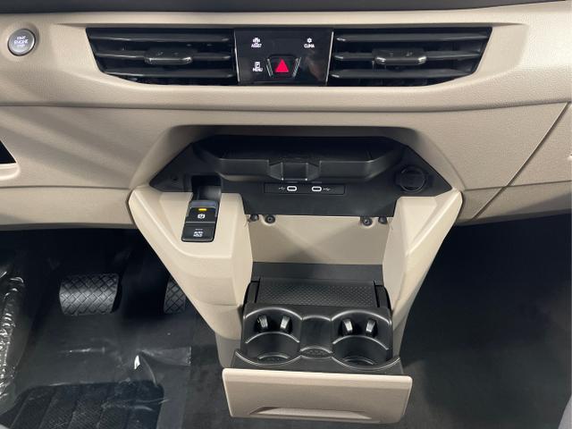 Volkswagen / T7 California / Grau / / / TDI DSG AHK+360°+Standheizung