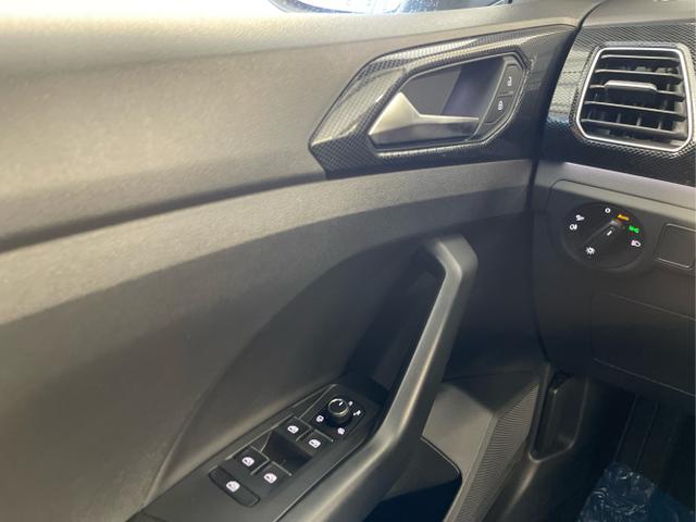 Volkswagen / T-Cross / Grau / / / 150PS DSG IQ.Light+AHK