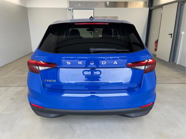 Skoda / Fabia / Blau / / / 115PS DSG AHK+Kessy+Kamera