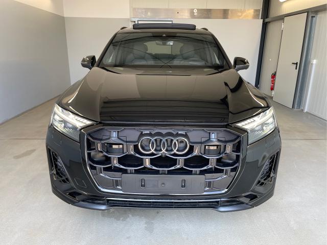 Audi / SQ7 / Schwarz / / / Nachtsicht+Fahrwerkspaket