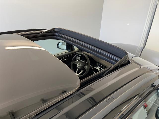 Audi / SQ7 / Schwarz / / / Nachtsicht+Fahrwerkspaket